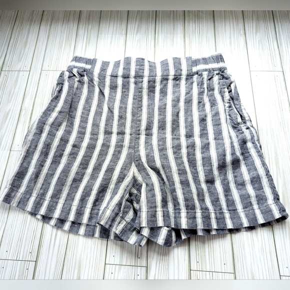 Christian Siriano Pants - Christian Siriano Preppy Striped Linen Shorts in Blue and White Size Medium